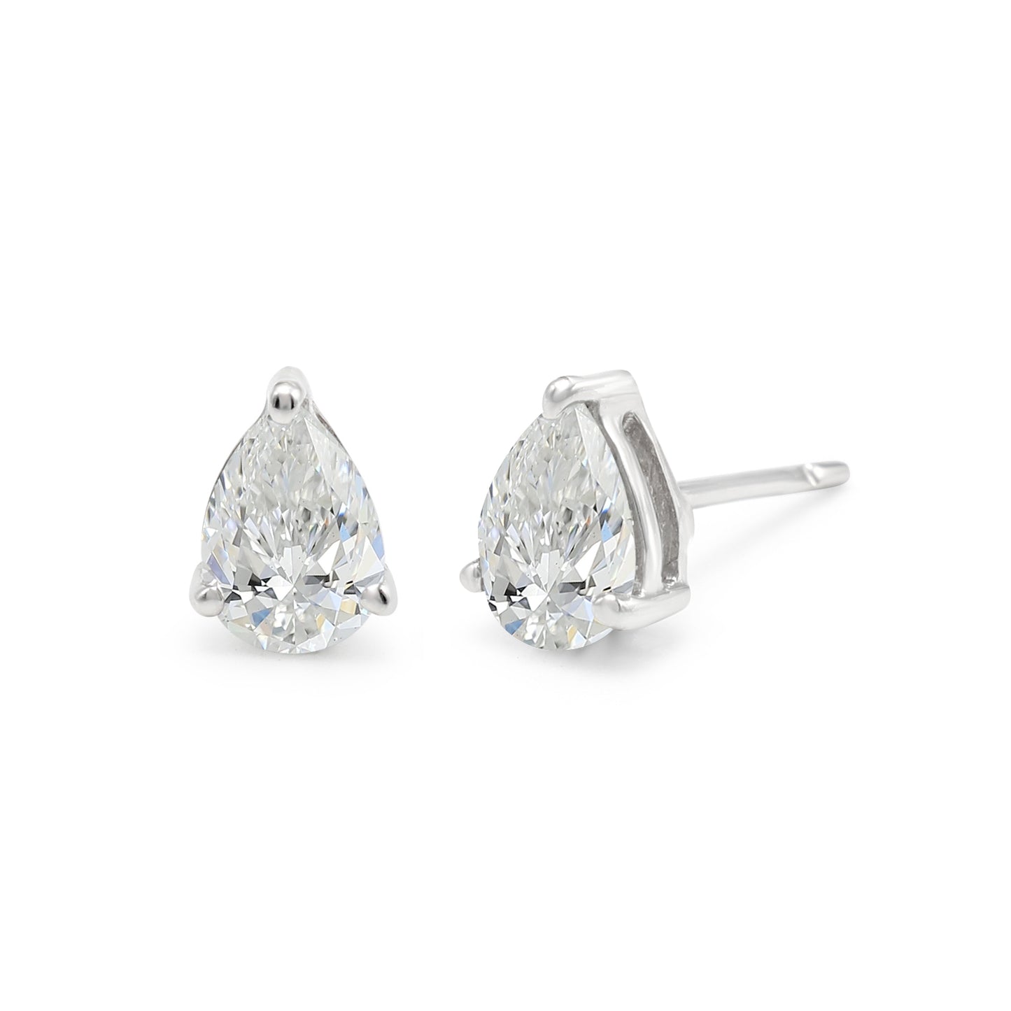 Boucles d'oreilles puces en argent 925 et moissanite en taille poire