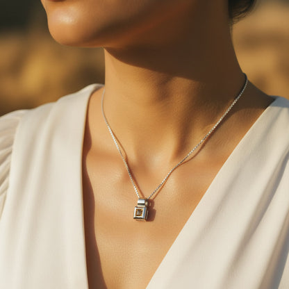 COLLAR CUADRATO