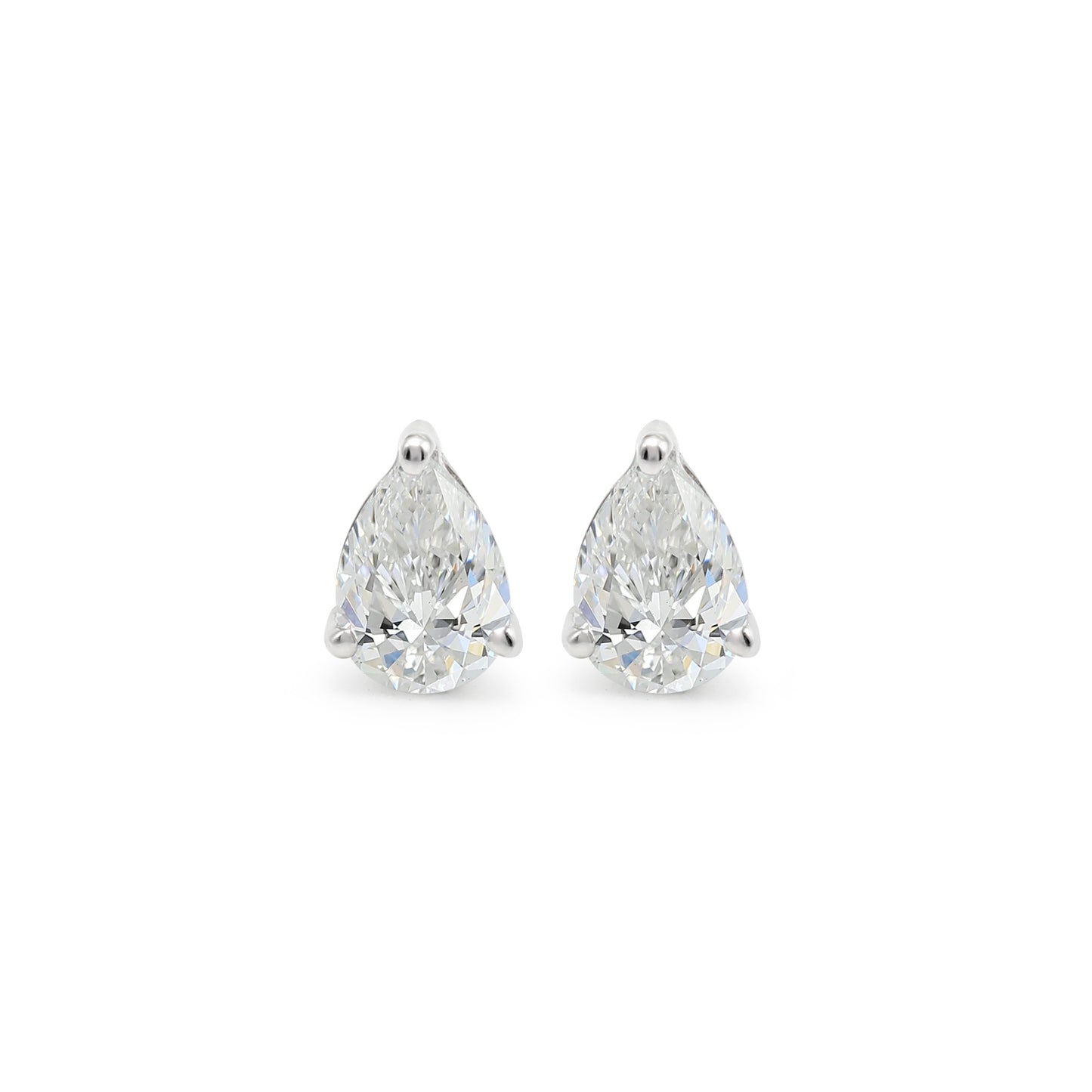 Boucles d'oreilles puces en argent 925 et moissanite en taille poire